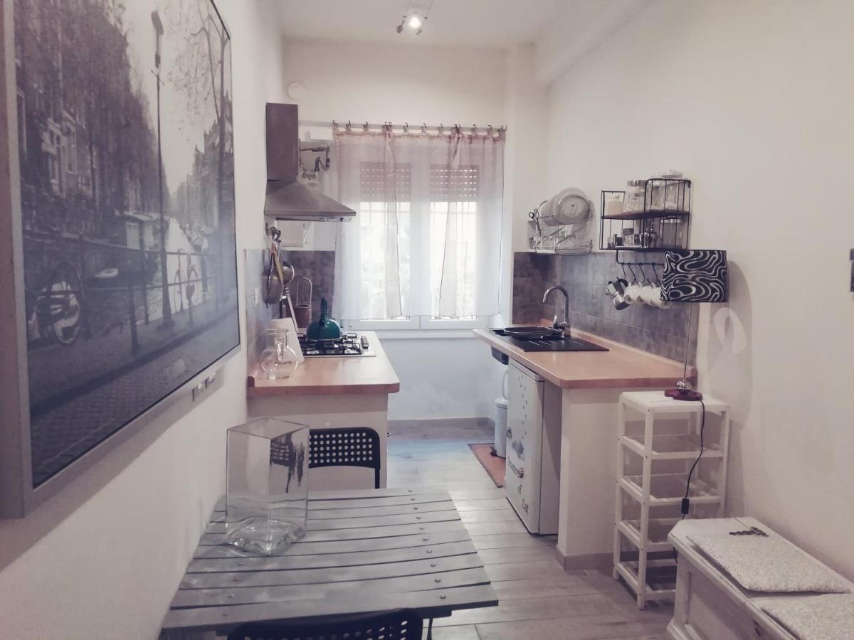White Apartment Рим Екстериор снимка