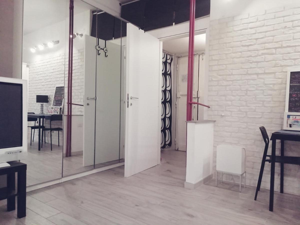 White Apartment Рим Екстериор снимка