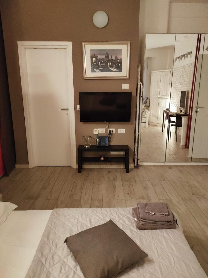 White Apartment Рим Екстериор снимка