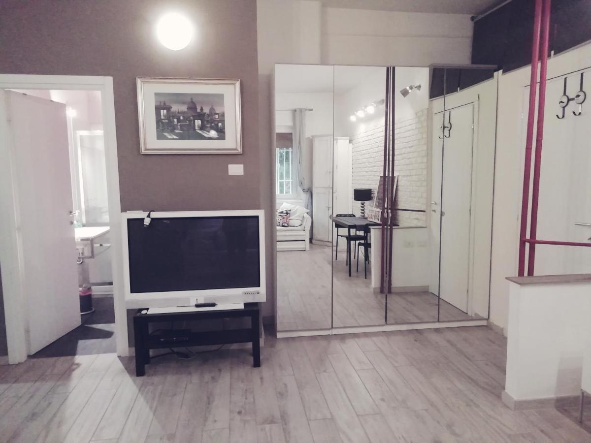 White Apartment Рим Екстериор снимка