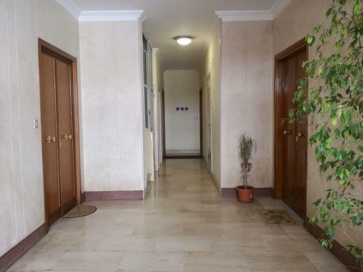 White Apartment Рим Екстериор снимка