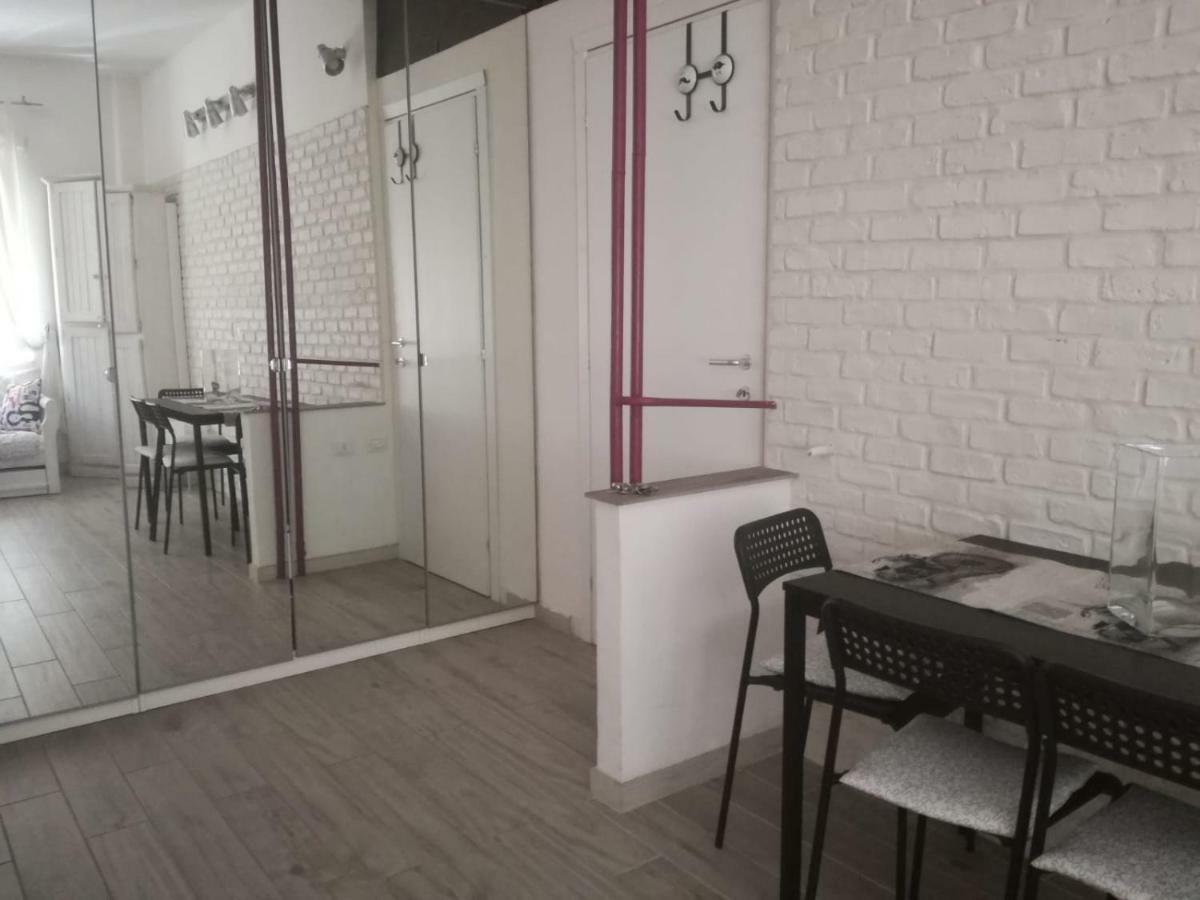 White Apartment Рим Екстериор снимка